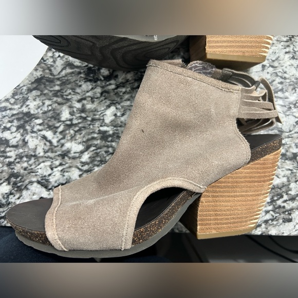 OTBT Open Toe Booties - Picture 3 of 10